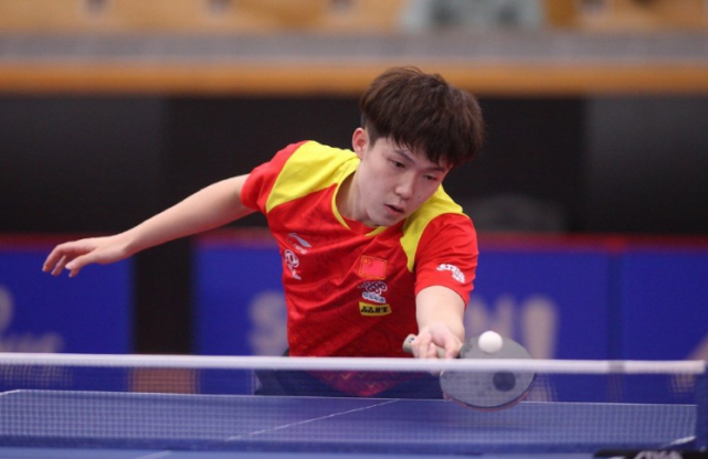 的球场中仍 的球场中仍