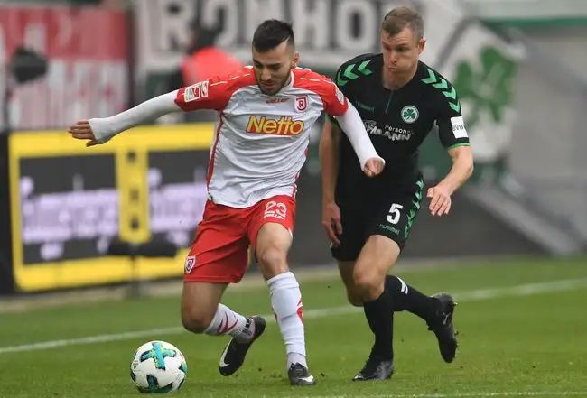 而且在世界 而且在世界