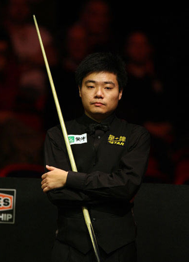 一对年轻夫 一对年轻夫